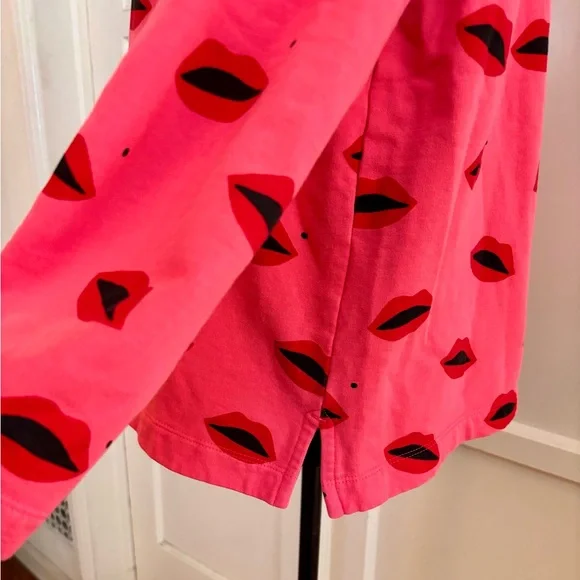 Graphic Lips French Terry Top - Picture 5 of 6